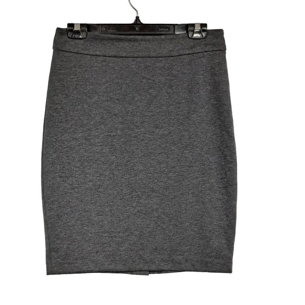 Gap Ladies straight skirt NWOT‎